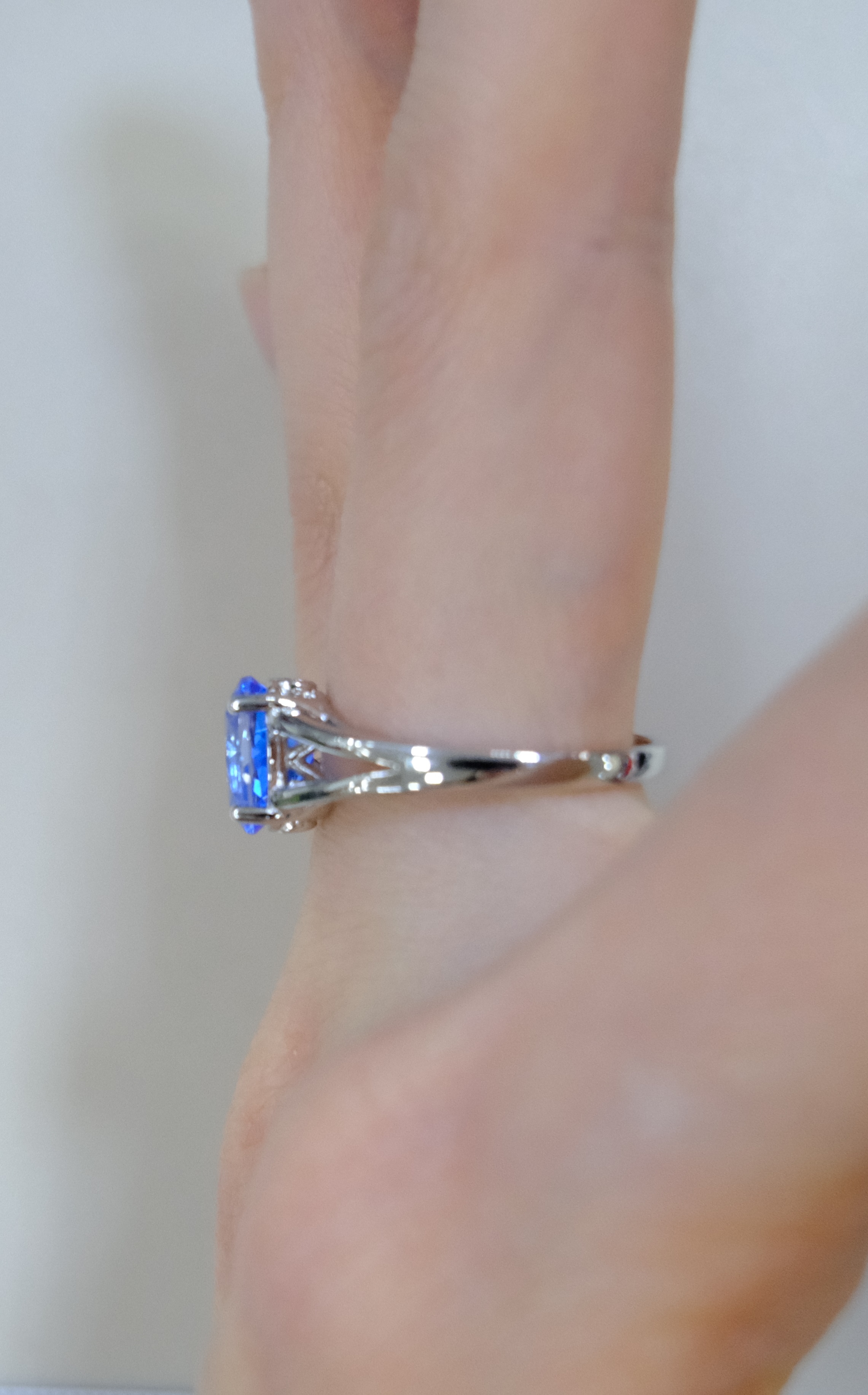 Серебряное кольцо с топазом Индиго